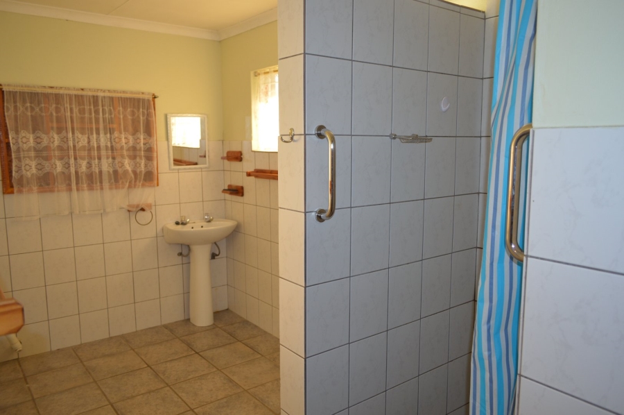 To Let 2 Bedroom Property for Rent in Songloed North West